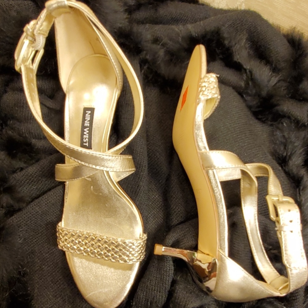NWOT Nine West Ankle Strap Kitten Heel